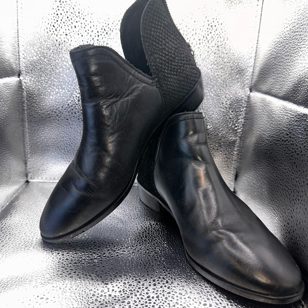 Kenneth Cole Reaction Women's Loop There It Is Cutout Boots Black size 6